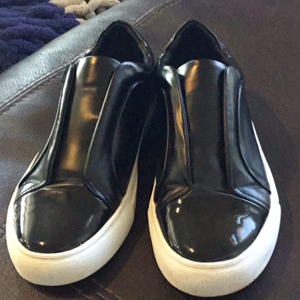 Men’s 9.5 Faranzi casual shoes.  Good condition
